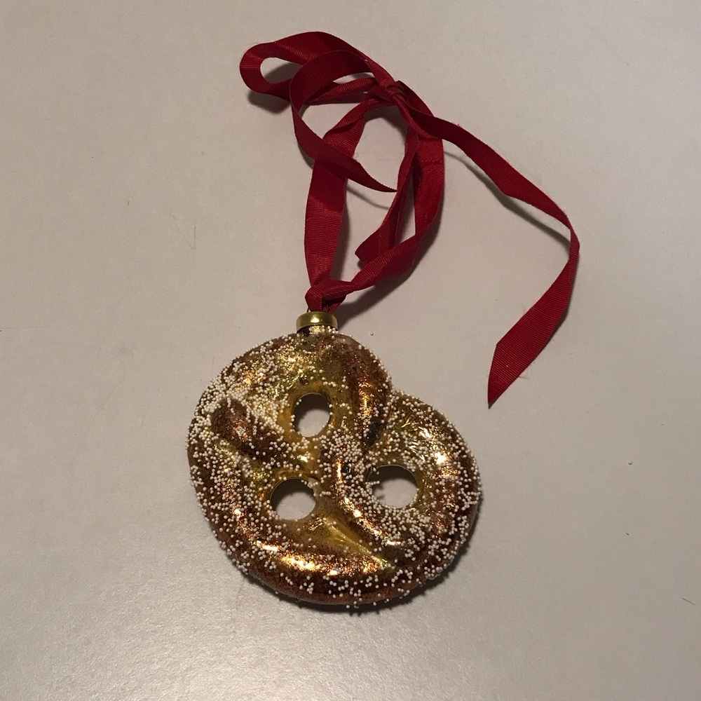 Preowned Bavarian Soft Pretzel glass ornament